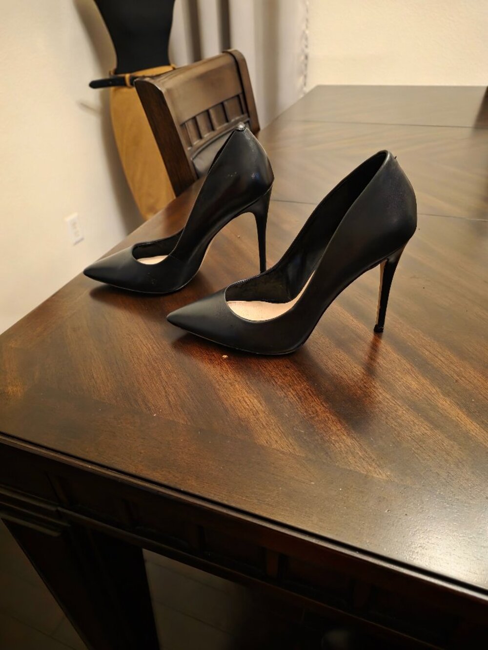 ALDO Black Leather Pointed-Toe Stiletto Pumps - Size 6 - Picture 2 of 5